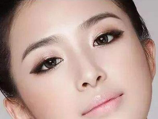 隆鼻后不像自己該怎么辦